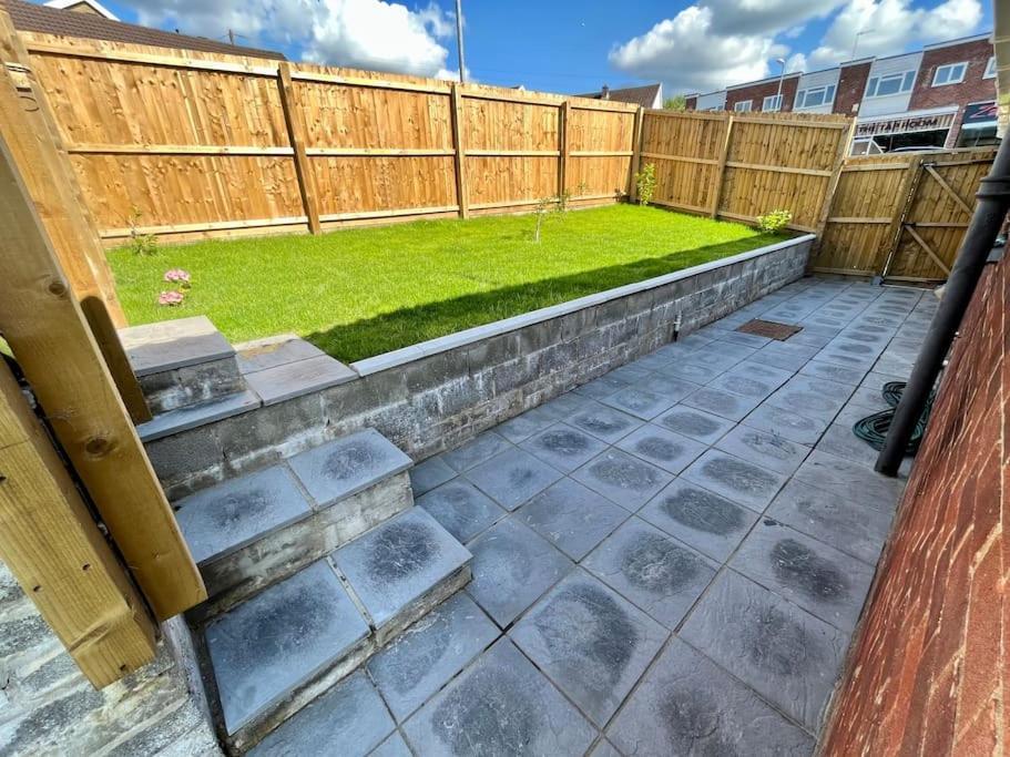 Modern Bungalow In Good Location Aberdulais Exterior photo
